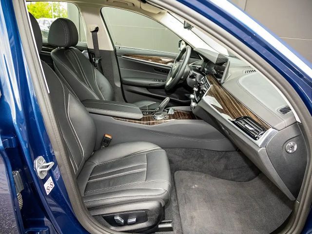 BMW 530 Luxury Line Sedan xDrive