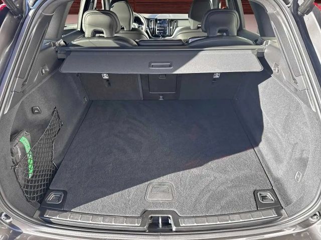 Volvo XC60 AWD Dark Plus