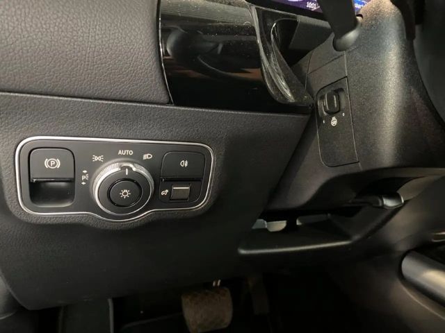 Mercedes-Benz B 200 Progressive Sedan