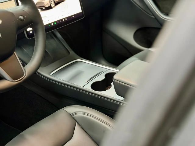 Tesla Model Y AWD Long Range