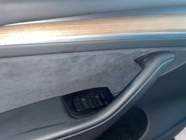 Tesla Model Y AWD Dual Motor Performance