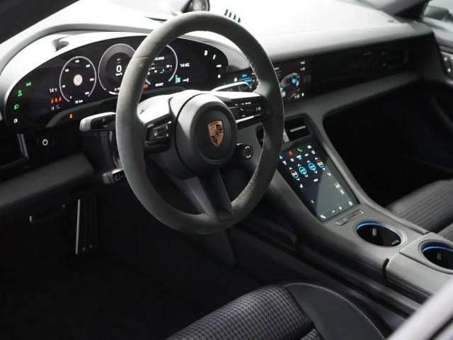 Porsche Taycan 4 Cross Turismo