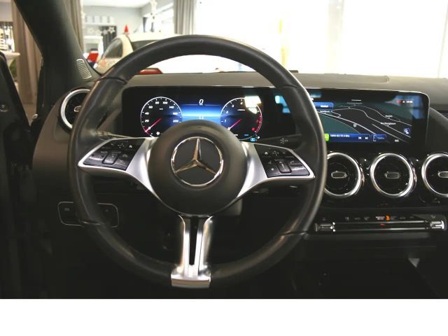 Mercedes-Benz B 180 Sedan