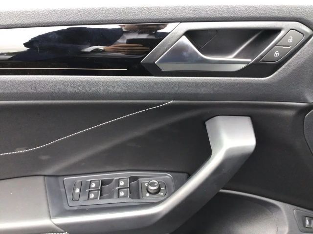 Volkswagen T-Roc 1.5 TSI DSG R-Line