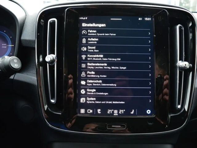 Volvo XC40 AWD Plus Recharge Twin Engine