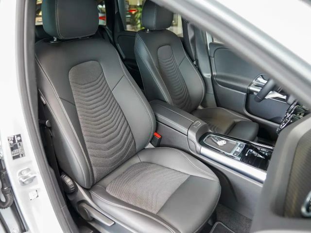 Mercedes-Benz B 180 B 180 d Progressive