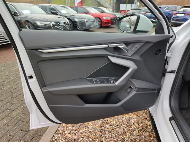 Audi A3 30 TFSI S-Line S-Tronic Sedan