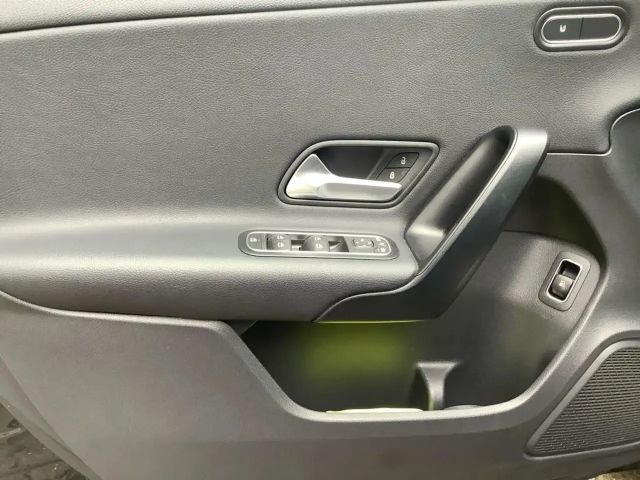 Mercedes-Benz A 250 A 250 e