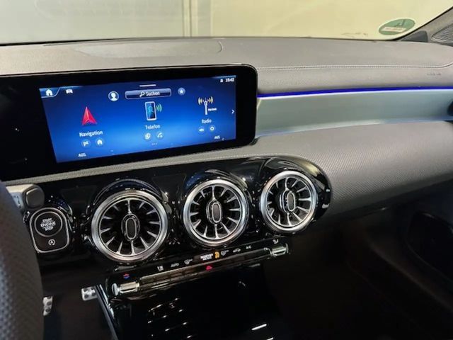 Mercedes-Benz CLA 200 AMG Line Coupé