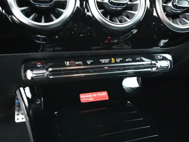 Mercedes-Benz A 220 A 220 d