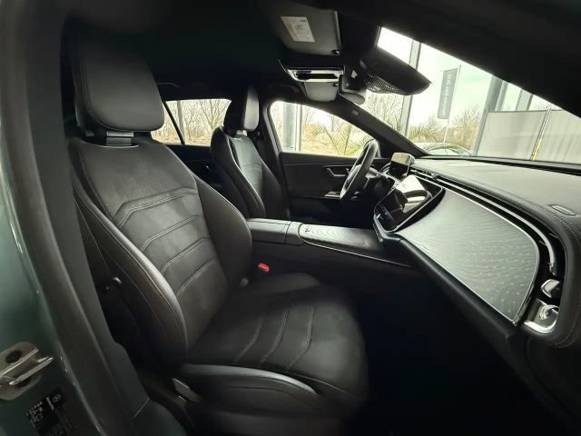 Mercedes-Benz E 300 AMG Line E 300 e