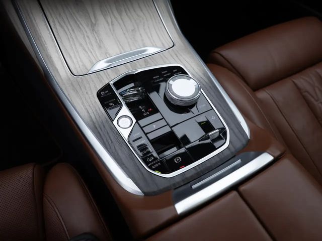 BMW X7 60i FACEL. PANO HUD 360° LED STANDHZ B&W