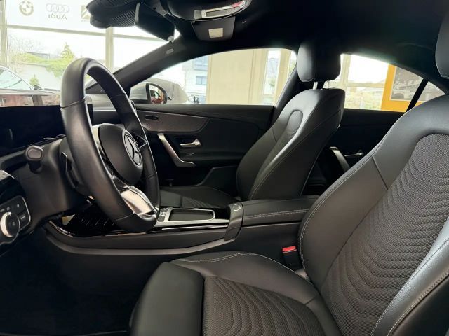 Mercedes-Benz CLA 180 Sedan Urban