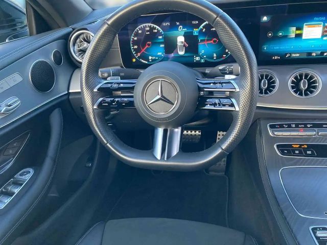 Mercedes-Benz E 220 AMG Line Cabriolet E 220 d
