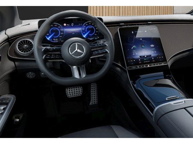 Mercedes-Benz EQE 300 Sedan