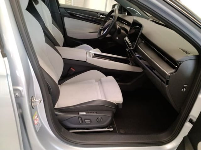 Volkswagen ID.7 286PS NP.71T ACC.5J-G.WÄRMEPUMPE.AHK.AREA-VIEW.NAVI+VC.HARMAN.HUD