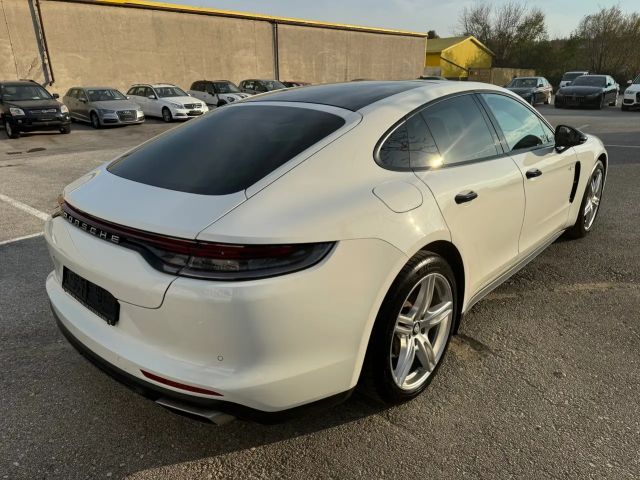 Porsche Panamera 4 E-Hybrid