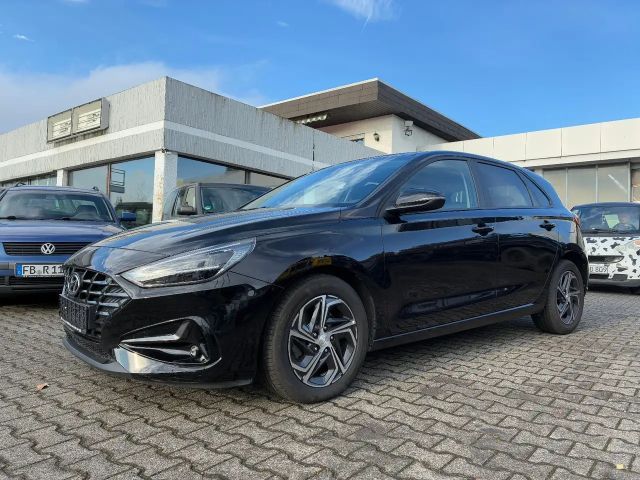 Hyundai i30 Lim, AUTOM.,Klimaaut., Navig., LED, 8 x Alu