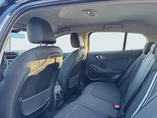 BMW 118 118i Sedan Sport Line