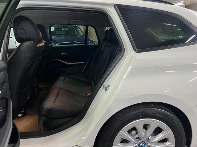 BMW 330 330e Touring