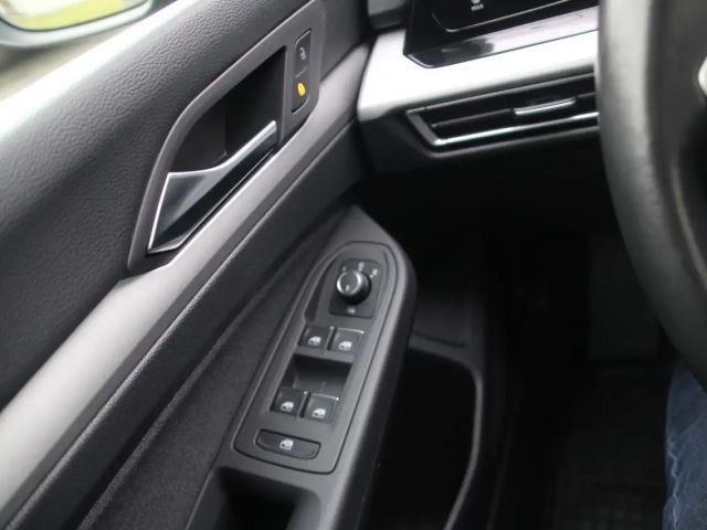 Volkswagen Golf Life Variant