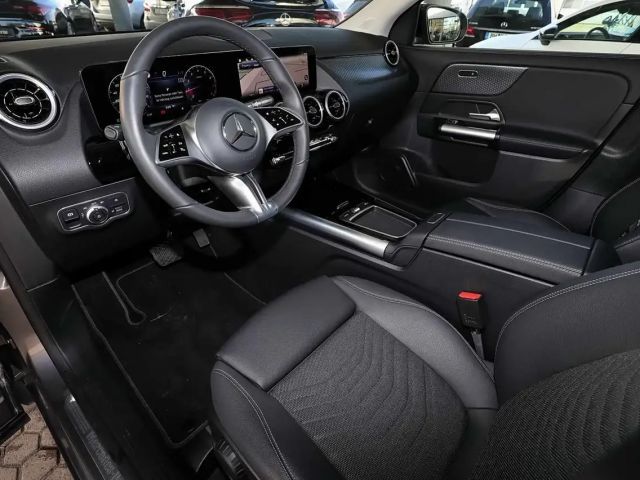 Mercedes-Benz GLA 180 KAMERA+SPURHALTE+CARPLAY+MBUX+LED+18"