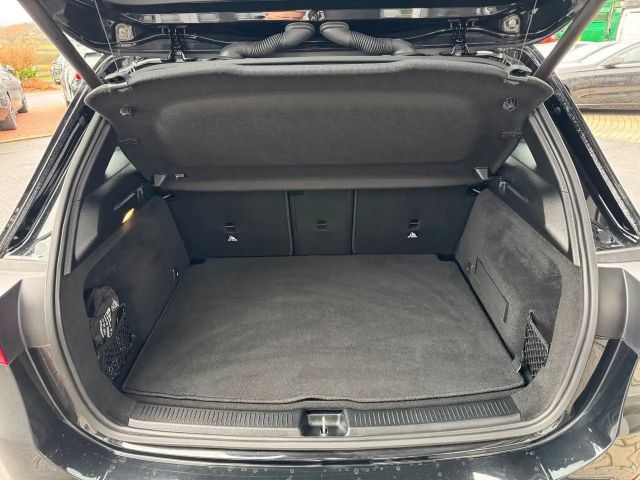 Mercedes-Benz B 200 AMG Line Sedan