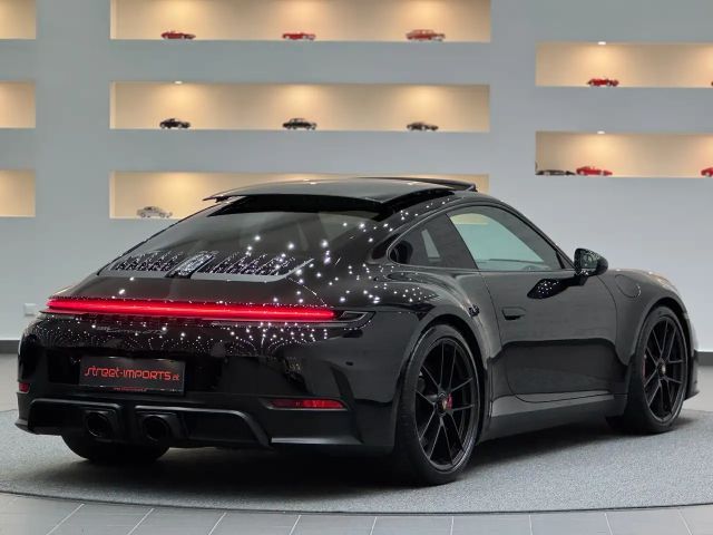 Porsche 992 Black Edition Coupé GTS