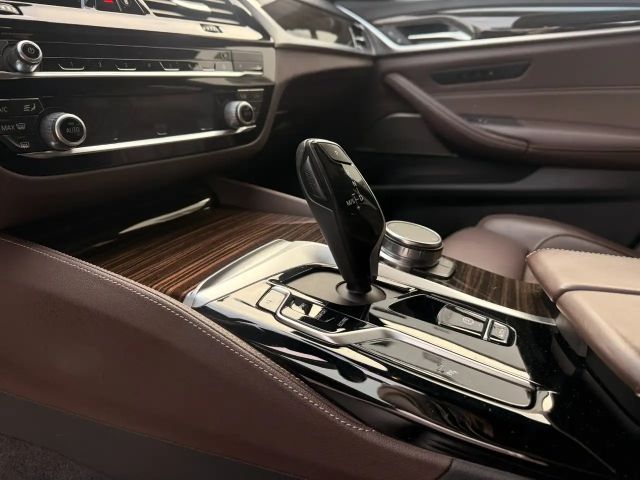 BMW 540 540d M-Sport Touring xDrive