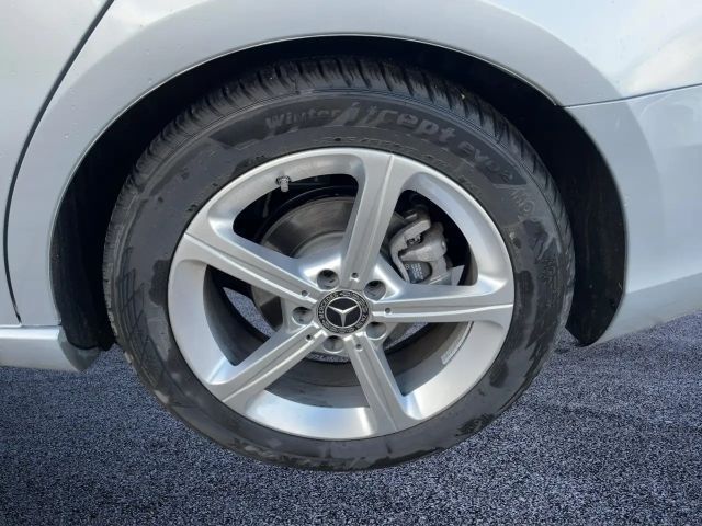 Mercedes-Benz A 180 A 180 d Progressive