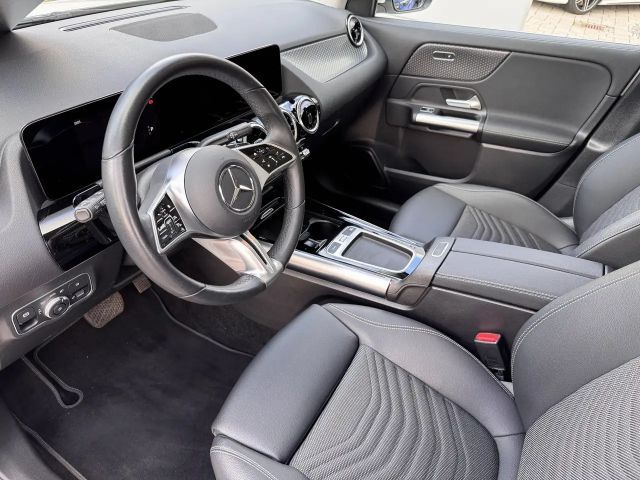 Mercedes-Benz GLA 200 *Panodach*LED*Rückfahrkamera*Easy-Pack*