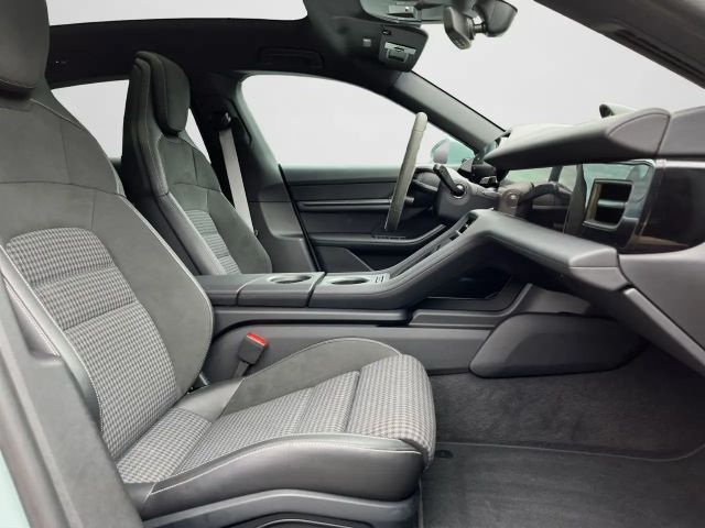 Porsche Taycan 4 Cross Turismo