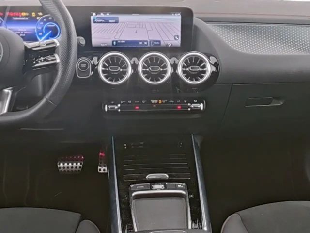 Mercedes-Benz EQA 300 4MATIC AMG Line