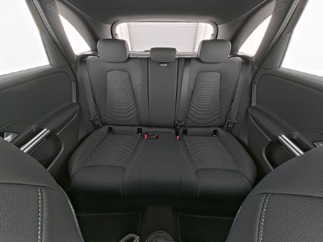 Mercedes-Benz B 220 4MATIC Sedan