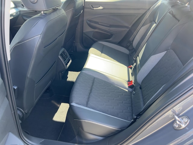 Volkswagen Golf 1.5 eTSI DSG