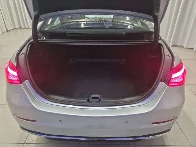 Mercedes-Benz C 200 C 200 d Sedan