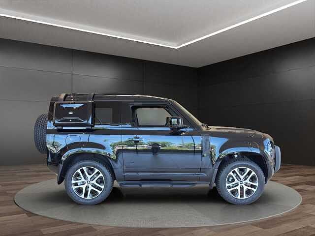 Land Rover Defender 90 Dynamic SE