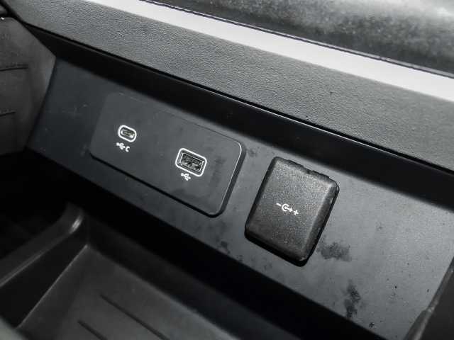 Land Rover Defender 90 Dynamic SE