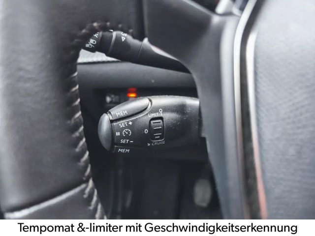 Peugeot 208 / LED / Allwetter / Kamera / Isofix / Navi