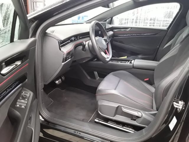 Volkswagen ID.7 340PS 4M NP.75T ACC.5J-G.WÄRMEPUMPE.AHK.AREA-VIEW.NAVI.HUD.LED.LKRD-HZ