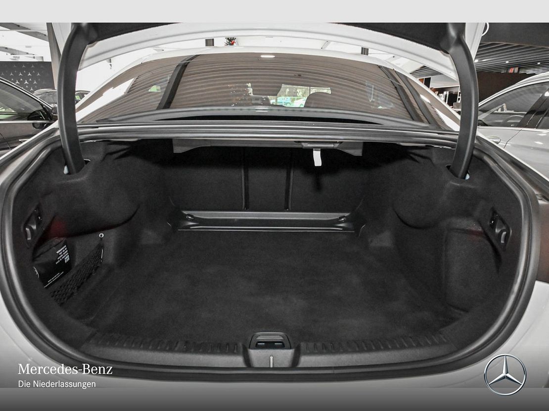 Mercedes-Benz E 220 AMG Line E 220 d Sedan