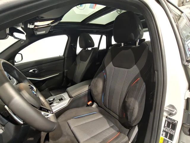 BMW 330 330e M-Sport xDrive