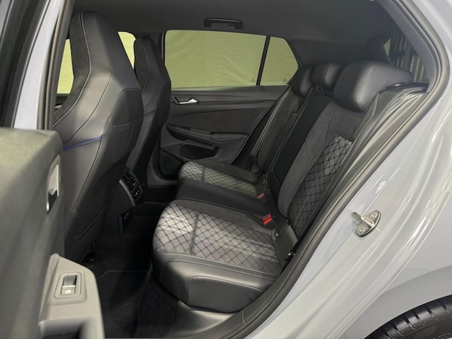 Volkswagen Golf 1.5 eTSI DSG R-Line