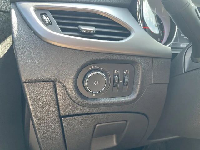 Opel Astra 1.2 Turbo Edition