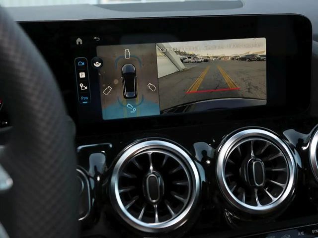 Mercedes-Benz B 180 AMG Line Sedan