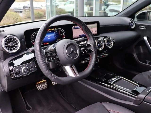Mercedes-Benz A 250 A 250 e AMG Line