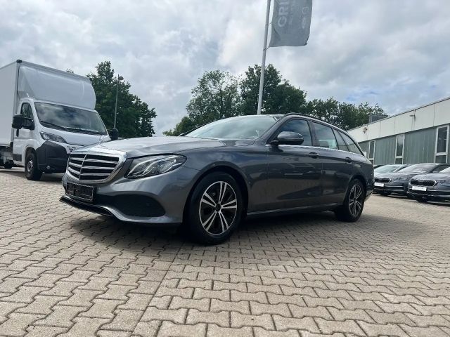 Mercedes-Benz E 220 AVANTGARDE E 220 d Estate