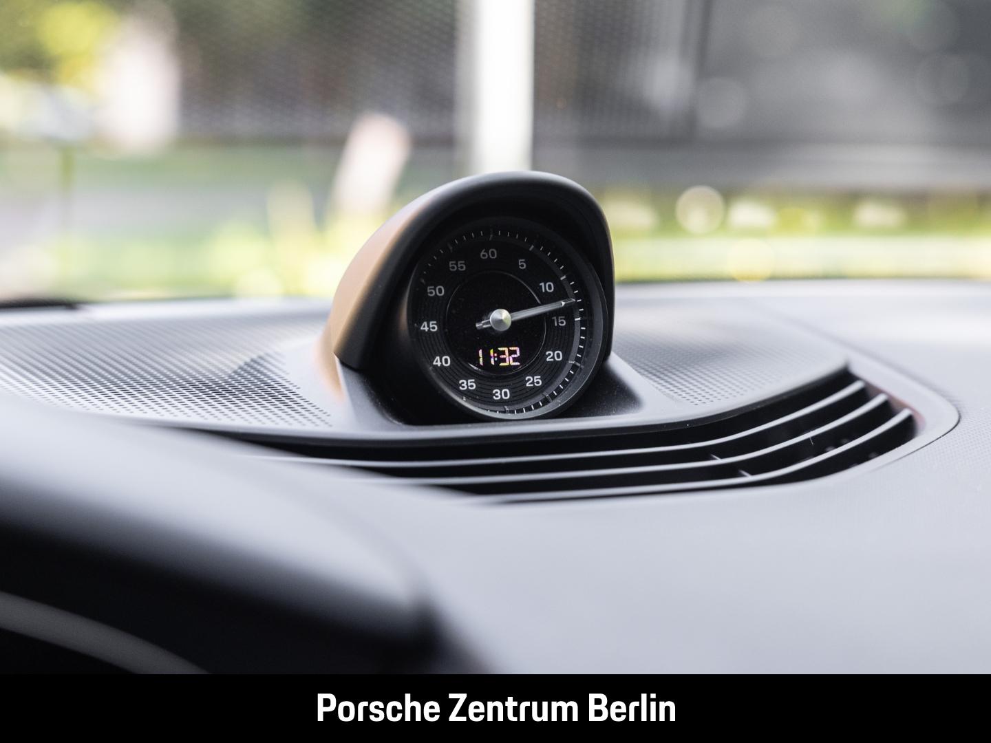 Porsche Taycan 4 Cross Turismo