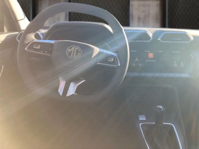 MG ZS + 1,5 MT Deluxe