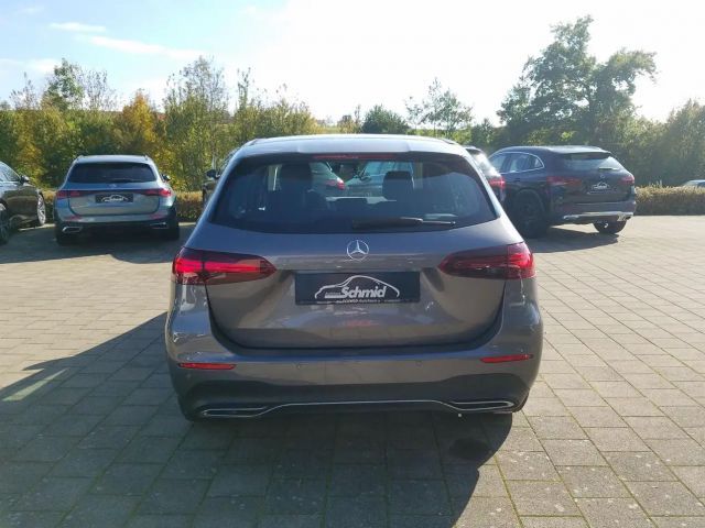 Mercedes-Benz B 200 Progressive Sedan